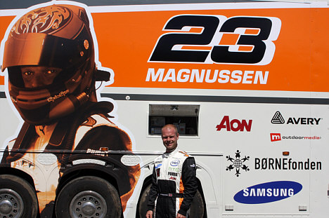 Jan Magnussen foran Fukamuni Racings truck.